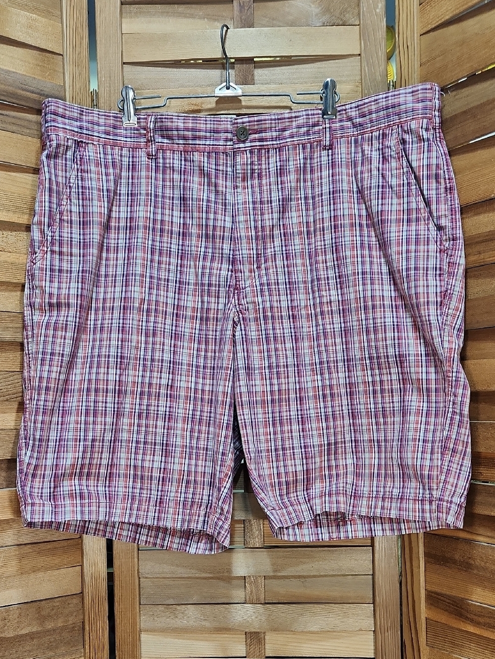 Izod Red White Plaid Flat Front Shorts Men 42 Golf Outdoor Cotton